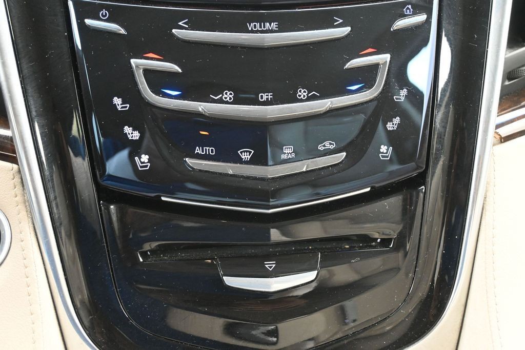Cadillac Escalade Vehicle Full-screen Gallery Image 13