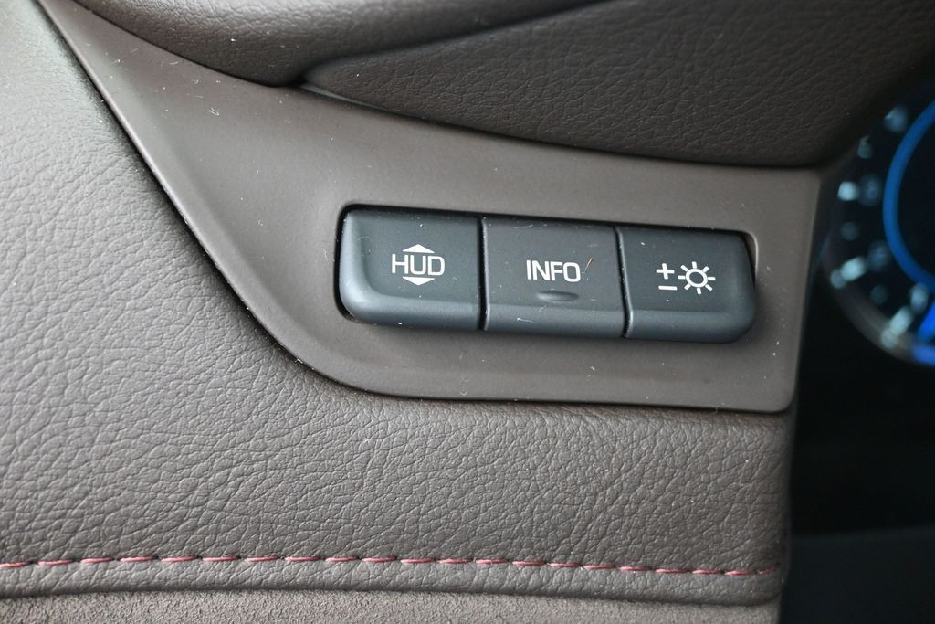 Cadillac Escalade Vehicle Full-screen Gallery Image 25