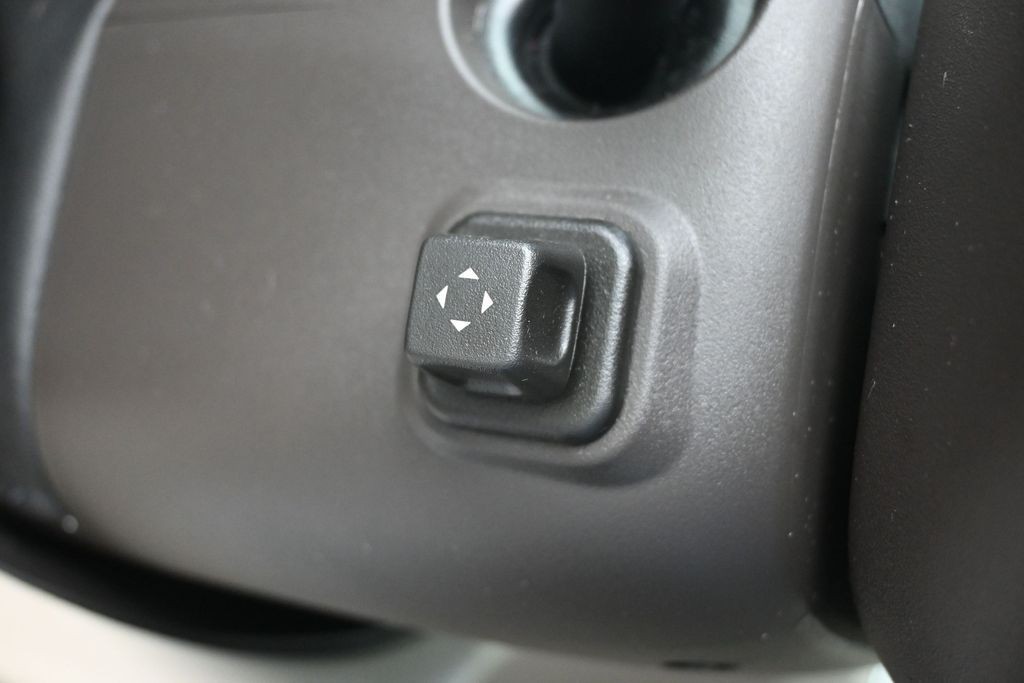 Cadillac Escalade Vehicle Full-screen Gallery Image 26