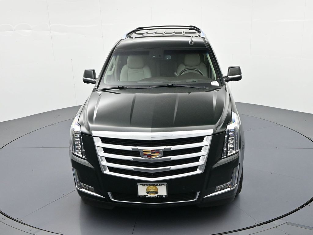Cadillac Escalade Vehicle Full-screen Gallery Image 34
