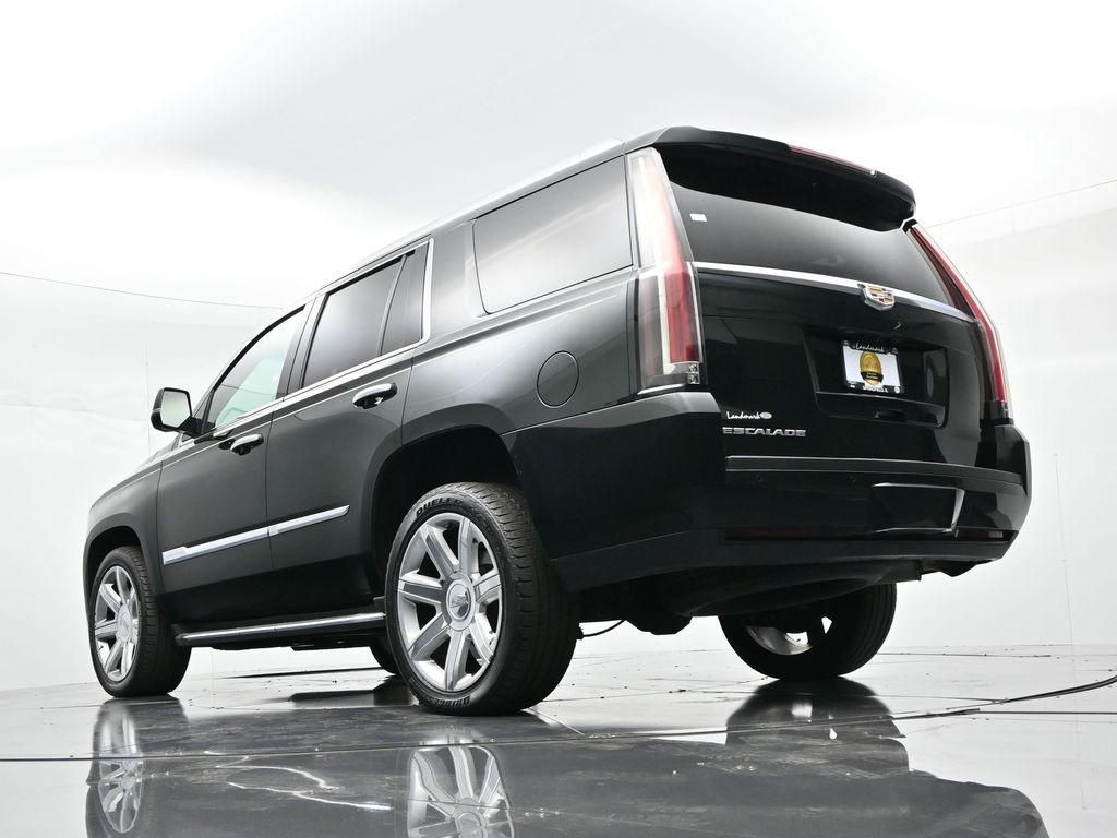 Cadillac Escalade Vehicle Full-screen Gallery Image 37