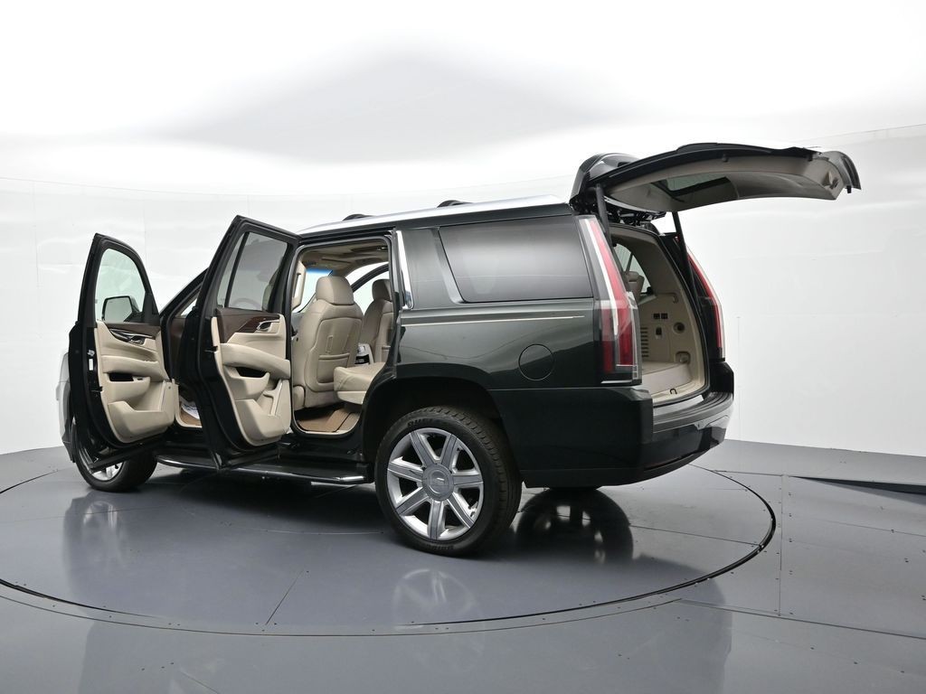 Cadillac Escalade Vehicle Full-screen Gallery Image 42