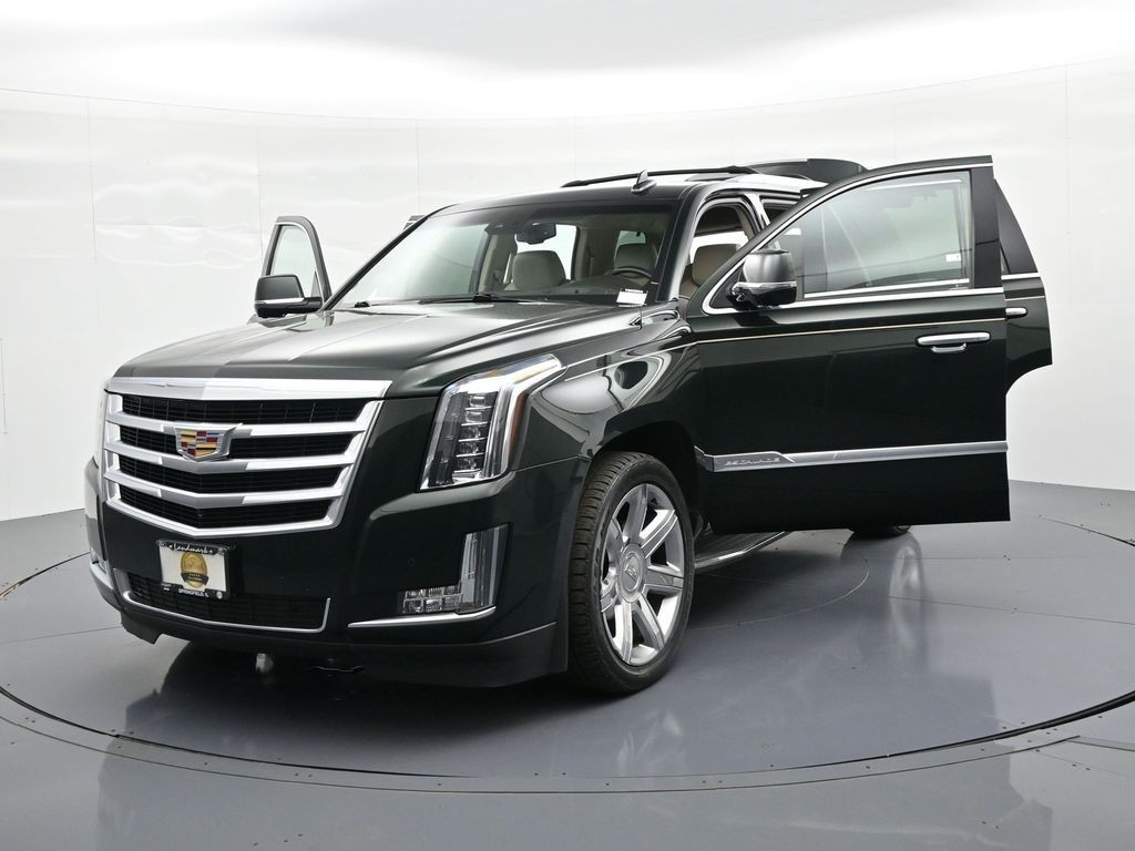 Cadillac Escalade Vehicle Full-screen Gallery Image 43