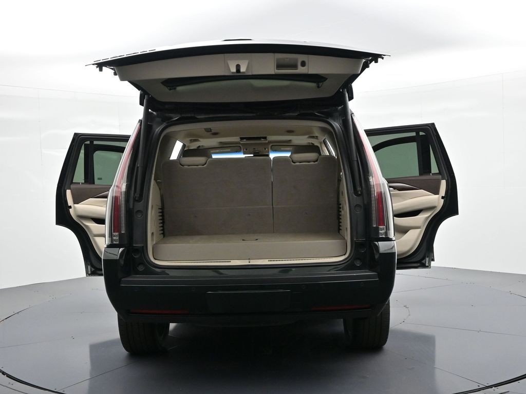 Cadillac Escalade Vehicle Full-screen Gallery Image 44