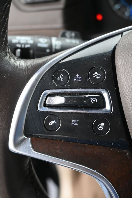 Cadillac Escalade Vehicle Full-screen Gallery Image 21