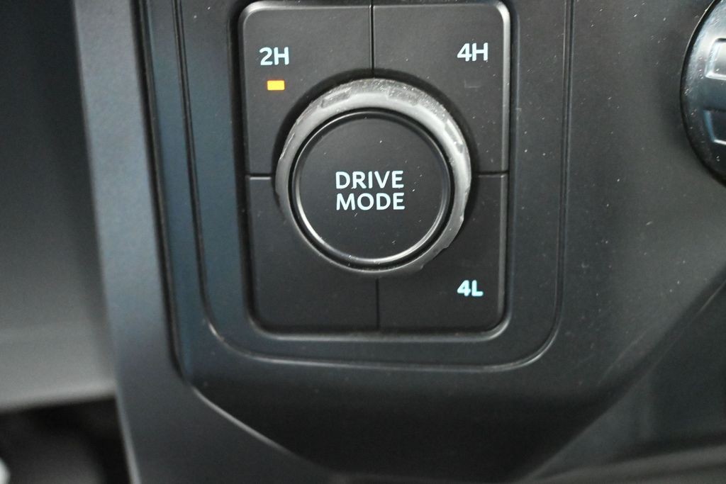 Ford F-150 Vehicle Full-screen Gallery Image 15