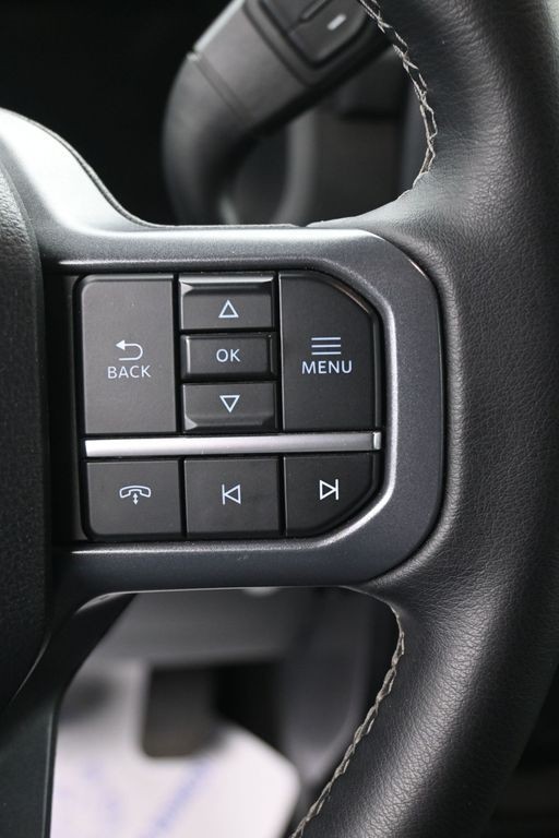 Ford F-150 Vehicle Full-screen Gallery Image 17