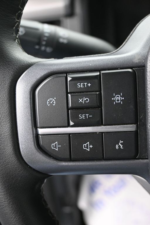 Ford F-150 Vehicle Full-screen Gallery Image 18