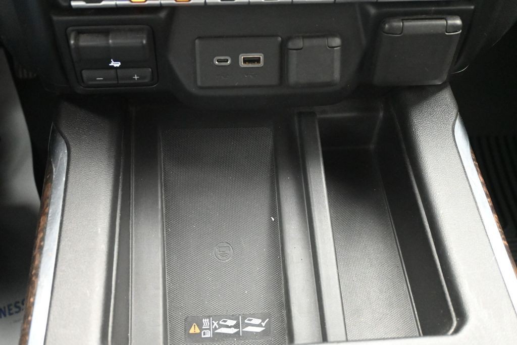 GMC Sierra 1500 Vehicle Full-screen Gallery Image 16