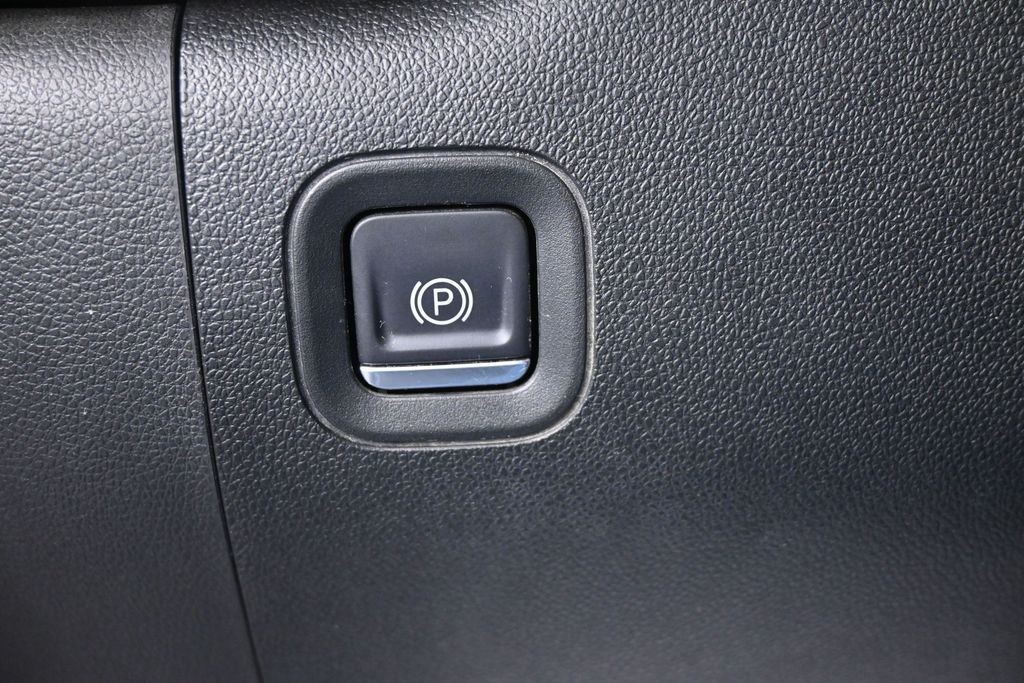 GMC Sierra 1500 Vehicle Full-screen Gallery Image 22