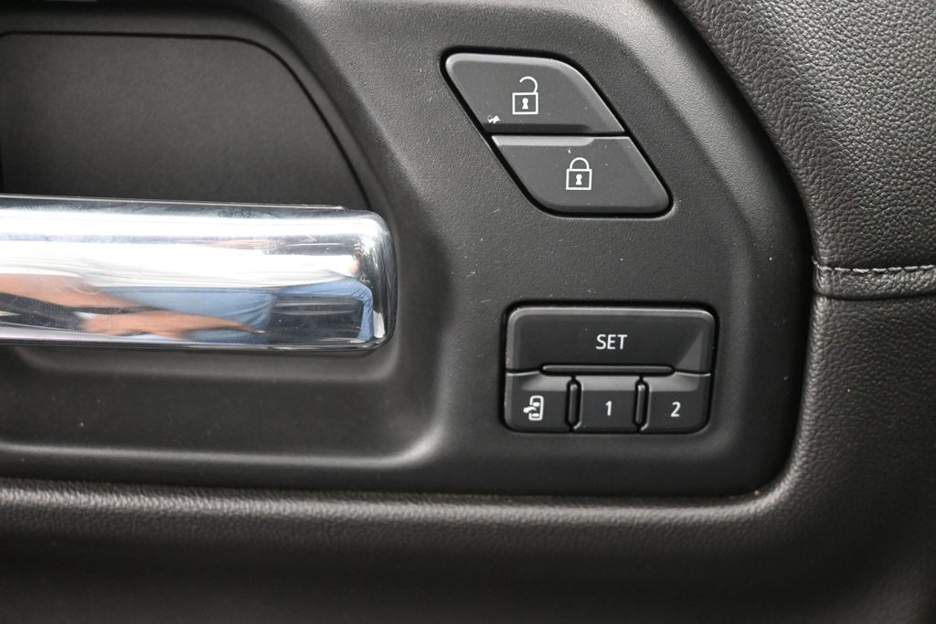 GMC Sierra 1500 Vehicle Full-screen Gallery Image 23