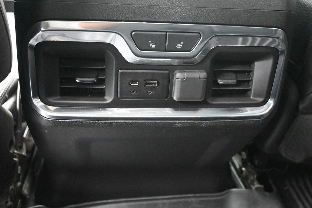 GMC Sierra 1500 Vehicle Full-screen Gallery Image 26