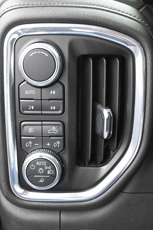 GMC Sierra 1500 Vehicle Full-screen Gallery Image 21