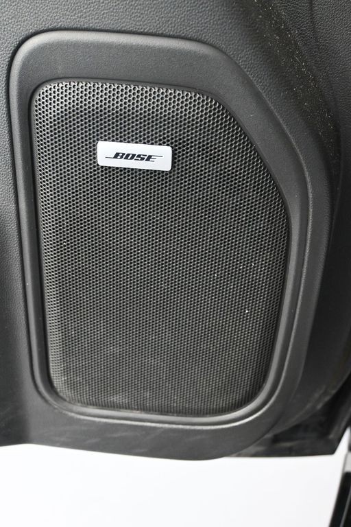 GMC Sierra 1500 Vehicle Full-screen Gallery Image 25