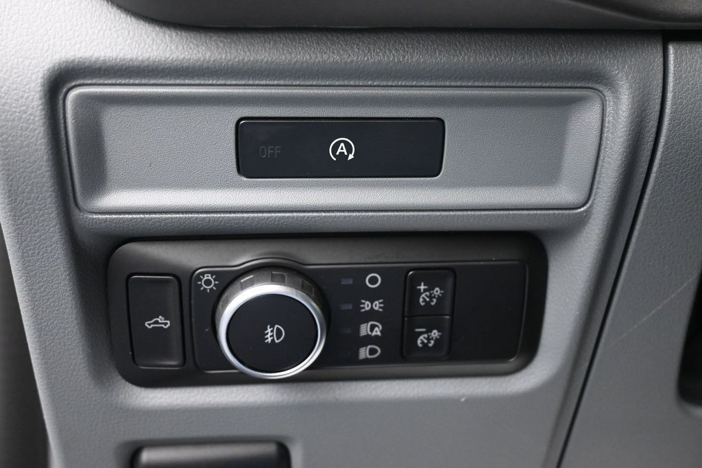 Ford F-150 Vehicle Full-screen Gallery Image 18