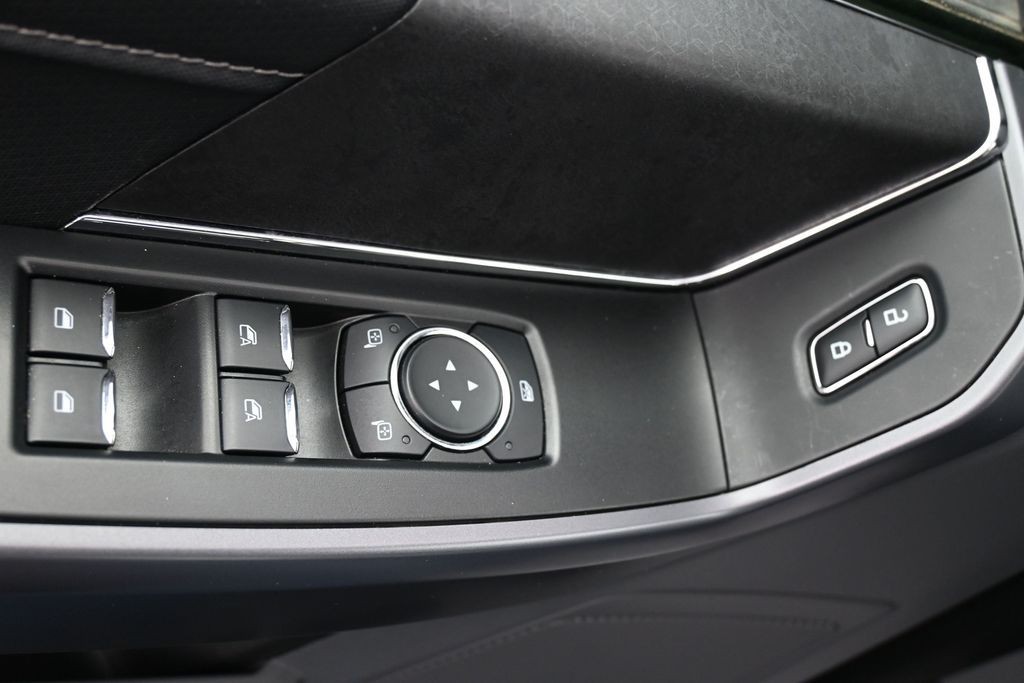Ford F-150 Vehicle Full-screen Gallery Image 20
