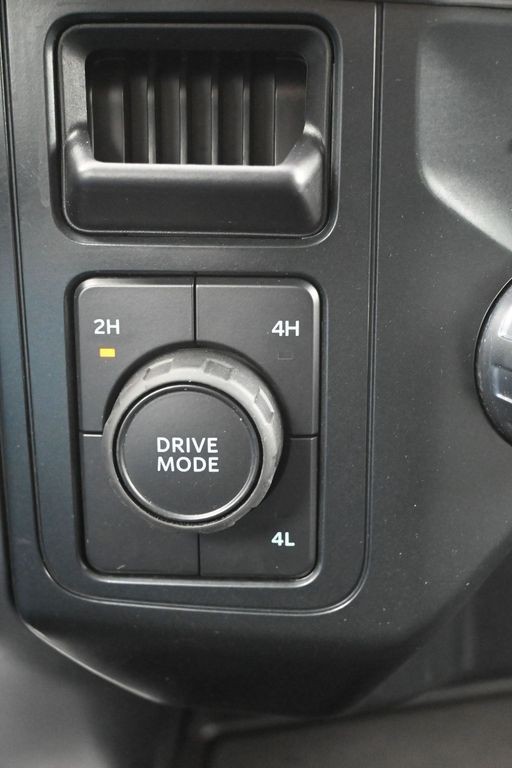 Ford F-150 Vehicle Full-screen Gallery Image 14