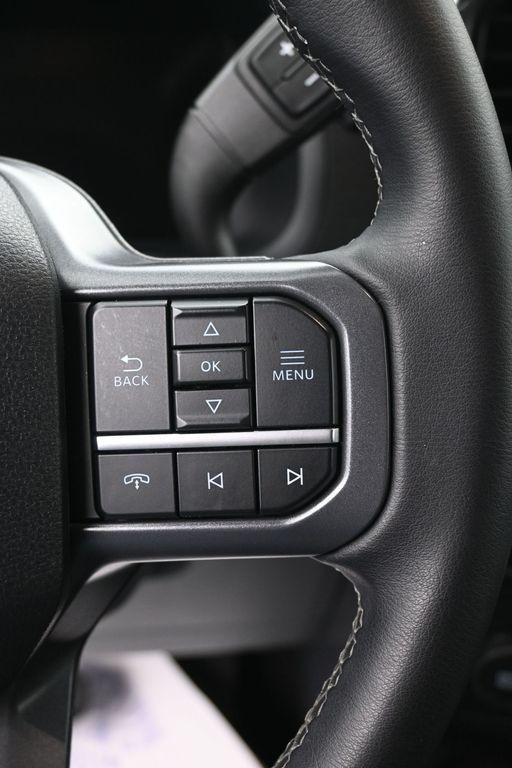 Ford F-150 Vehicle Full-screen Gallery Image 16
