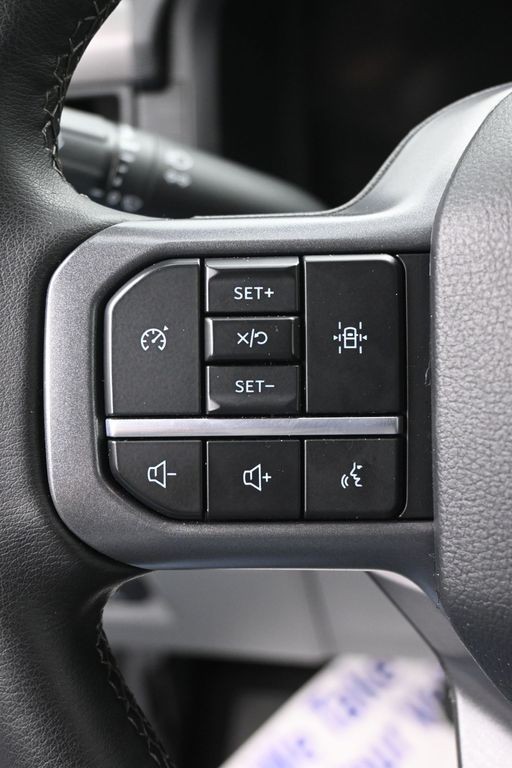 Ford F-150 Vehicle Full-screen Gallery Image 17