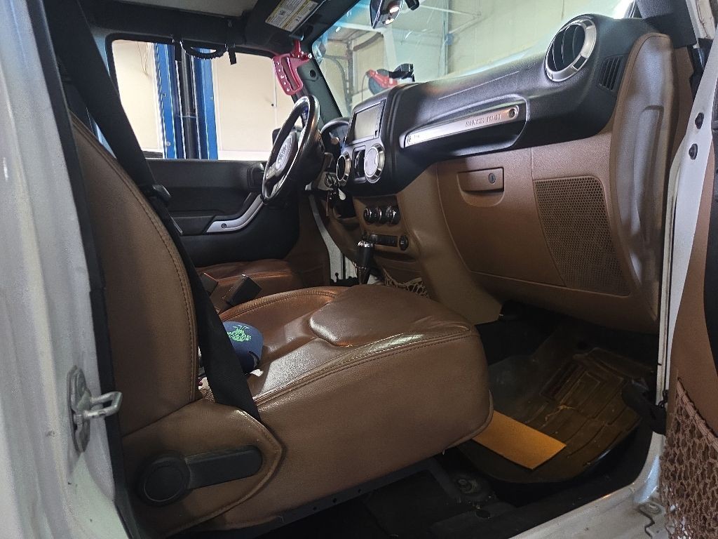 Jeep Wrangler Unlimited Vehicle Full-screen Gallery Image 7