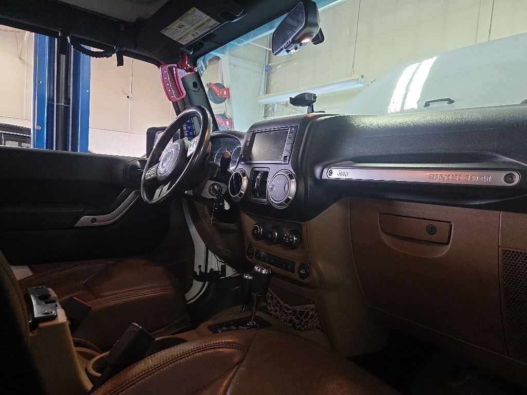 Jeep Wrangler Unlimited Vehicle Full-screen Gallery Image 8