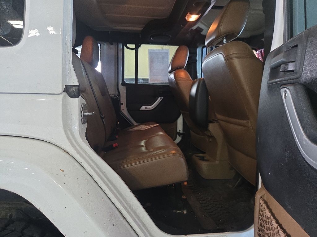 Jeep Wrangler Unlimited Vehicle Full-screen Gallery Image 9