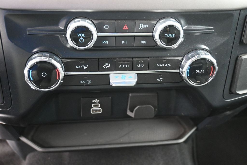 Ford F-150 Vehicle Full-screen Gallery Image 13
