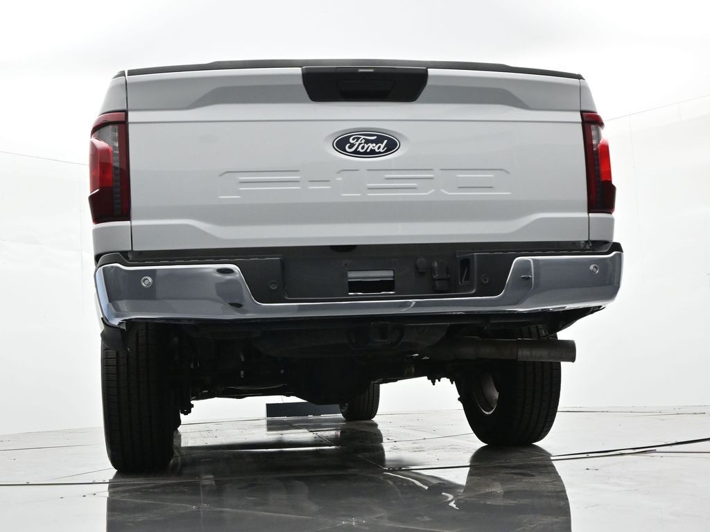 Ford F-150 Vehicle Full-screen Gallery Image 24