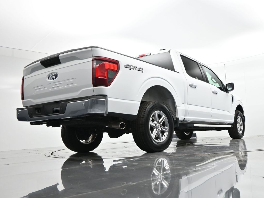 Ford F-150 Vehicle Full-screen Gallery Image 25