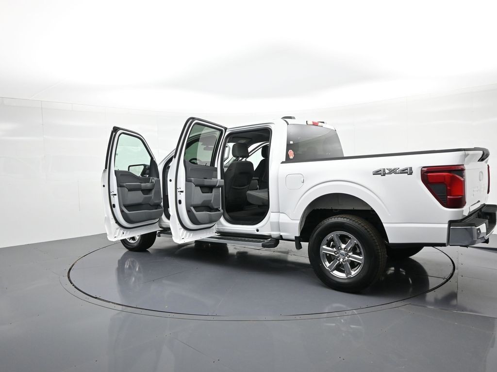 Ford F-150 Vehicle Full-screen Gallery Image 28