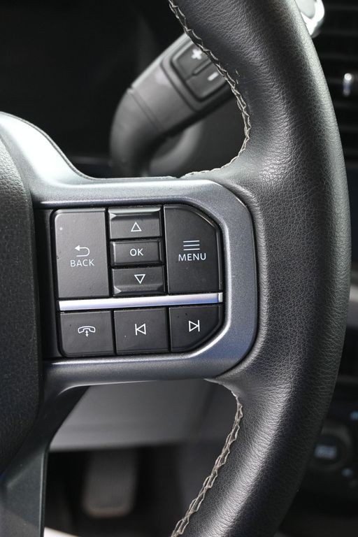 Ford F-150 Vehicle Full-screen Gallery Image 15