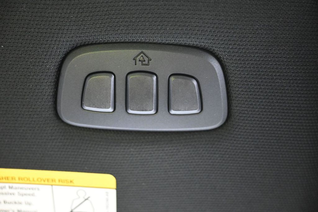 Ford F-150 Vehicle Full-screen Gallery Image 17