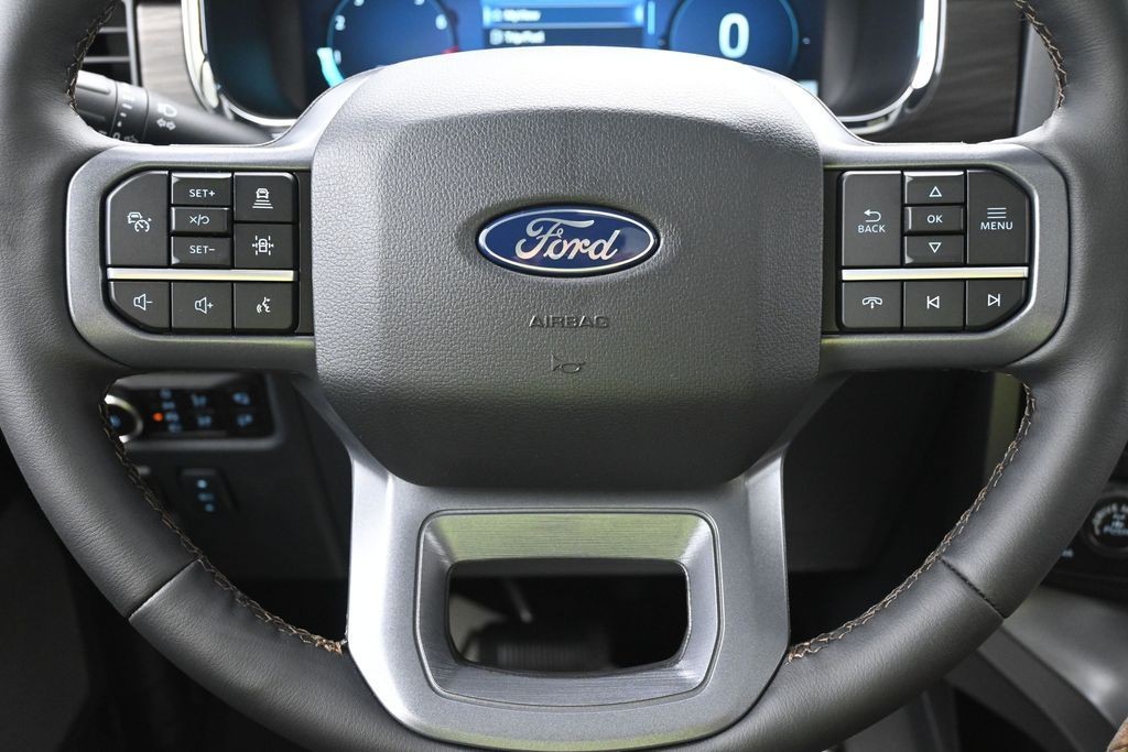 Ford F-150 Vehicle Full-screen Gallery Image 18