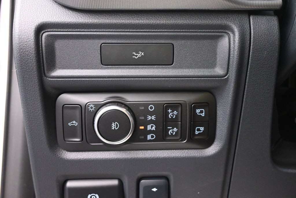 Ford F-150 Vehicle Full-screen Gallery Image 21
