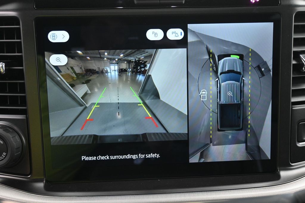 Ford F-150 Vehicle Full-screen Gallery Image 23