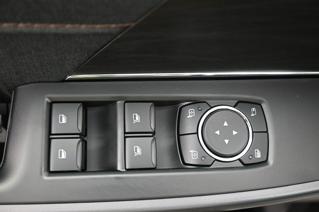 Ford F-150 Vehicle Full-screen Gallery Image 25