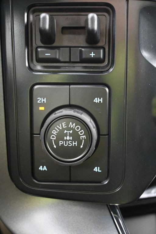 Ford F-150 Vehicle Full-screen Gallery Image 15