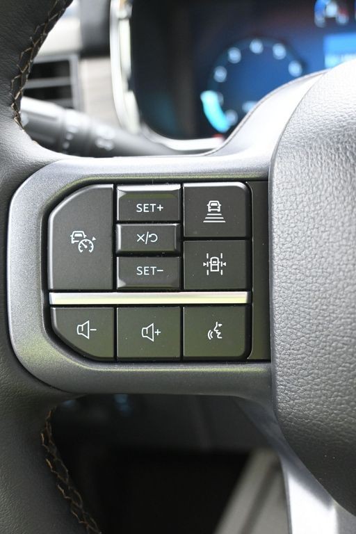 Ford F-150 Vehicle Full-screen Gallery Image 20