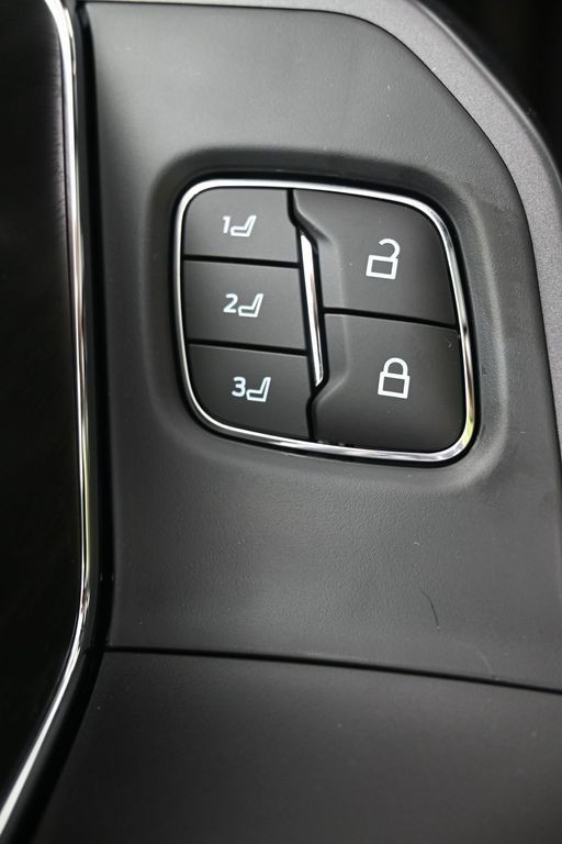 Ford F-150 Vehicle Full-screen Gallery Image 24