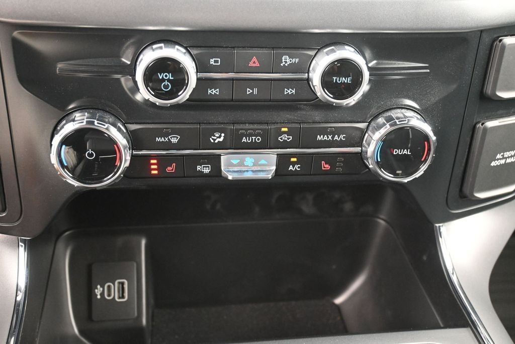 Ford F-150 Vehicle Full-screen Gallery Image 12