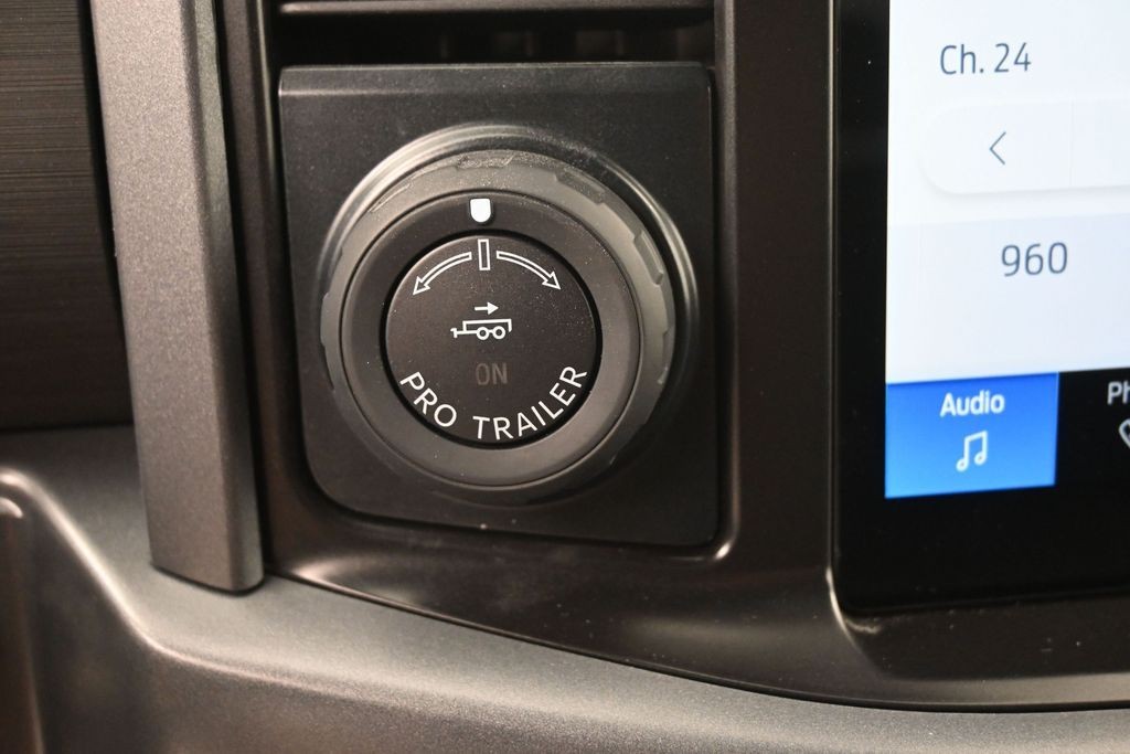 Ford F-150 Vehicle Full-screen Gallery Image 15