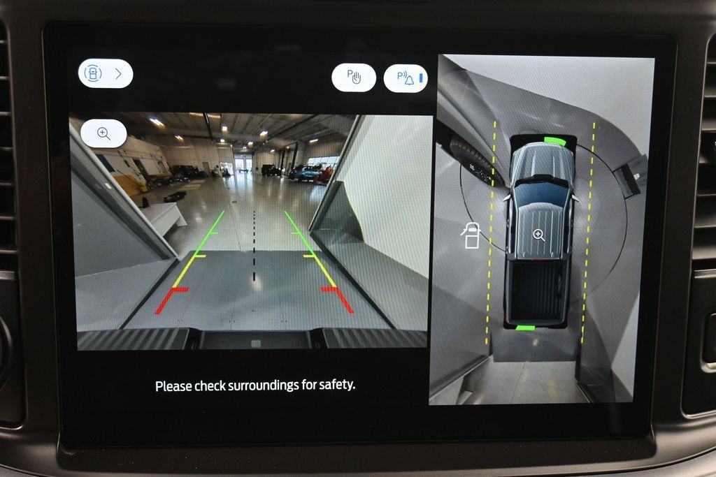 Ford F-150 Vehicle Full-screen Gallery Image 18