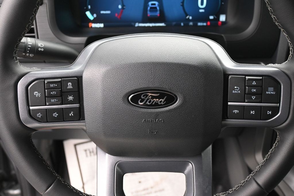 Ford F-150 Vehicle Full-screen Gallery Image 19