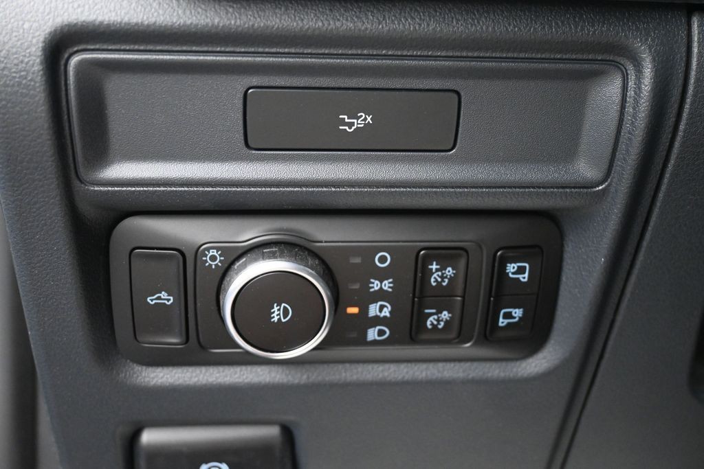 Ford F-150 Vehicle Full-screen Gallery Image 22