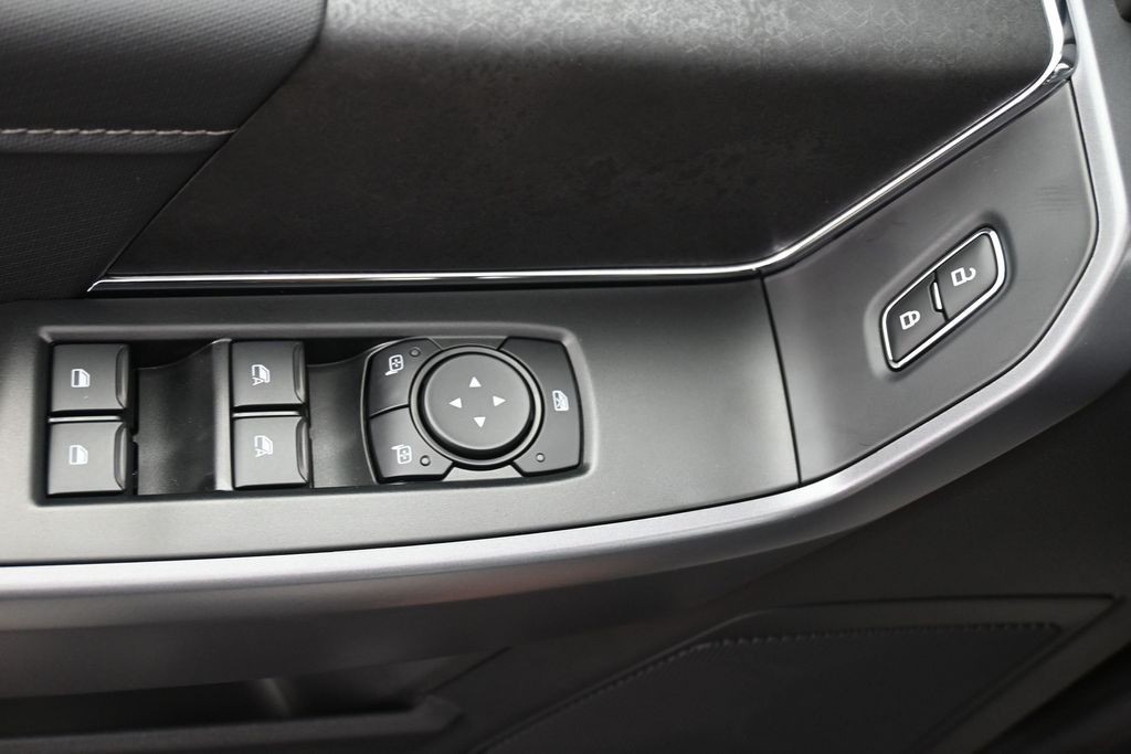 Ford F-150 Vehicle Full-screen Gallery Image 24