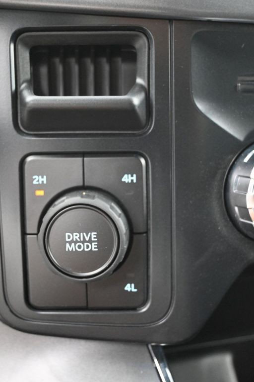 Ford F-150 Vehicle Full-screen Gallery Image 14