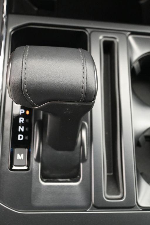 Ford F-150 Vehicle Full-screen Gallery Image 16