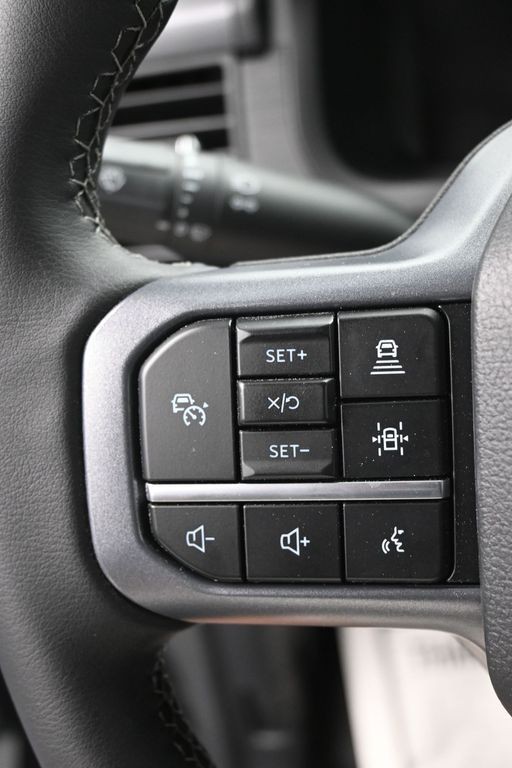 Ford F-150 Vehicle Full-screen Gallery Image 21