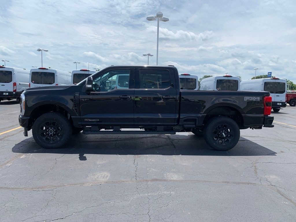 Ford F-250SD Vehicle Full-screen Gallery Image 6