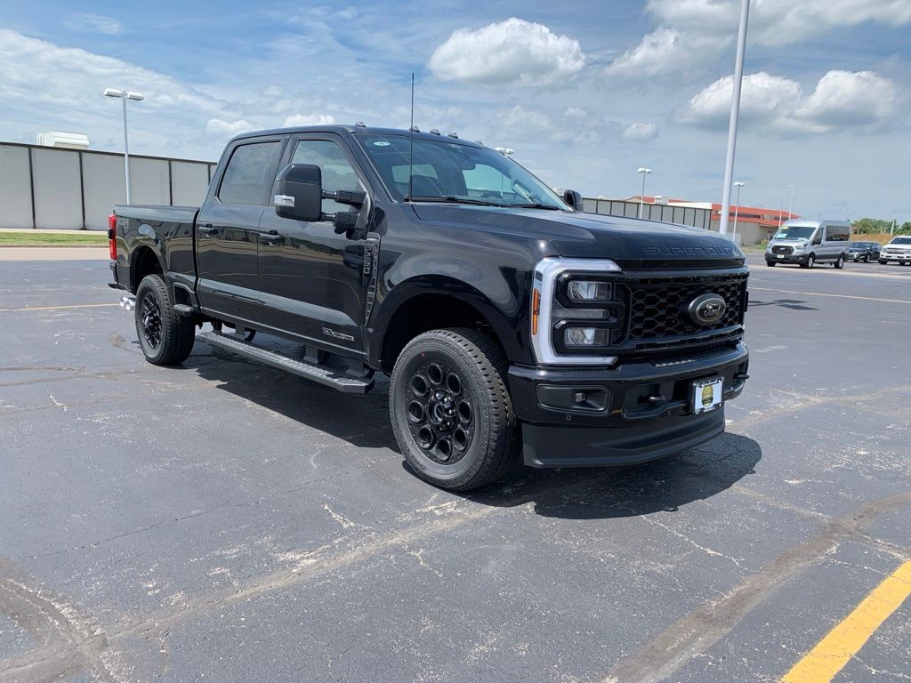 Ford F-250SD Vehicle Full-screen Gallery Image 10